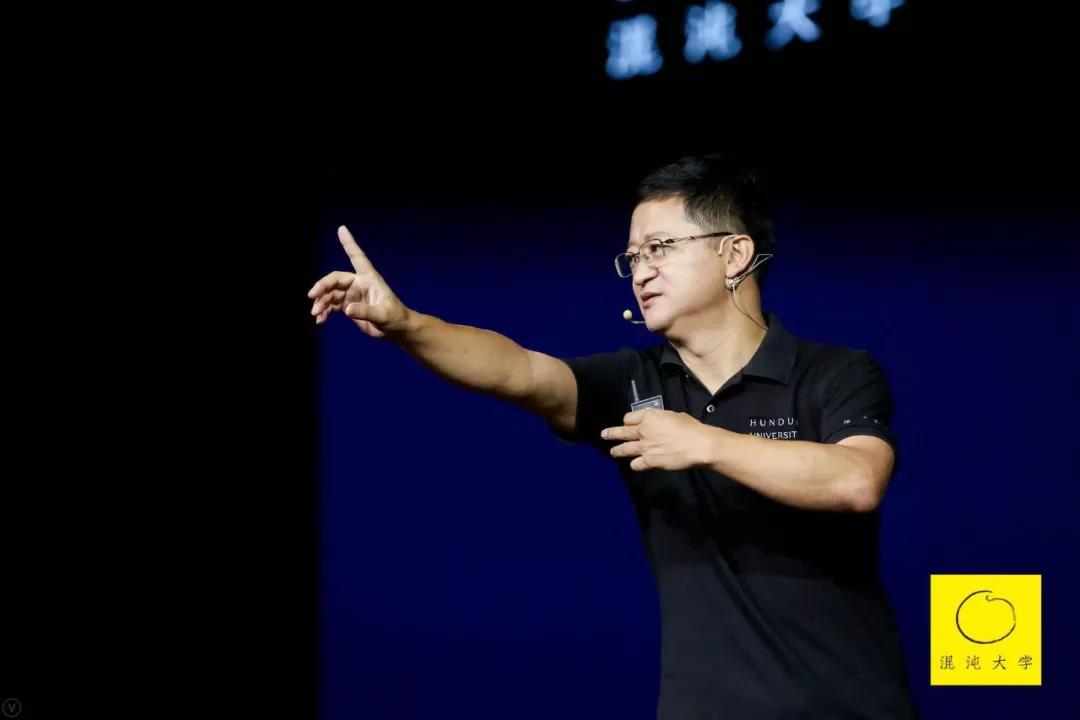 互聯(lián)網(wǎng)風(fēng)向標(biāo)貝佐斯的簡(jiǎn)單介紹