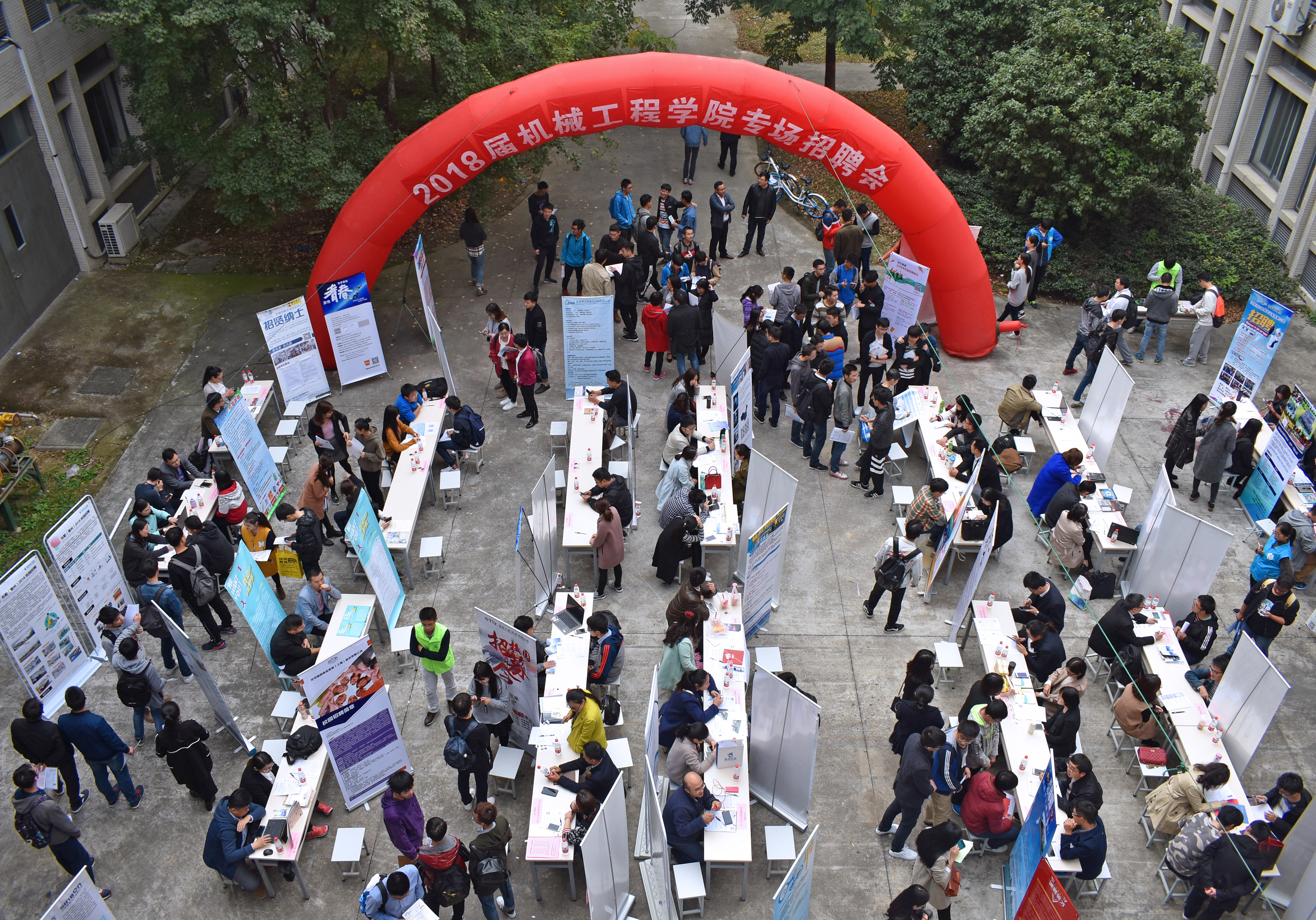 互聯(lián)網(wǎng)招聘會(huì)新聞(互聯(lián)網(wǎng)招聘文案廣告語)