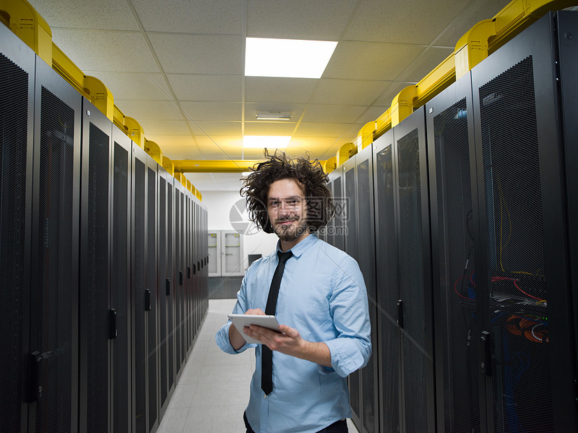 互聯(lián)網(wǎng)it服務(wù)器新聞(互聯(lián)網(wǎng)中服務(wù)器提供信息處理服務(wù)方式有兩種)